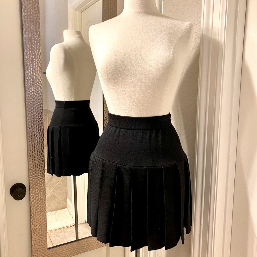 St. John Basic Knit Pleated Skirt